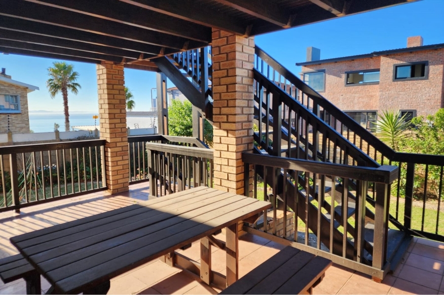 3 Bedroom Property for Sale in Wavecrest Eastern Cape